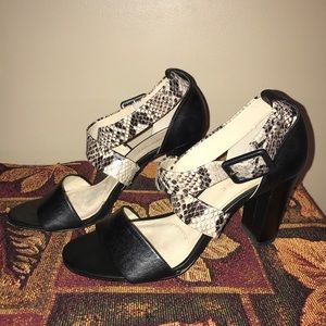 Great condition Jones New York sandals size 6.5